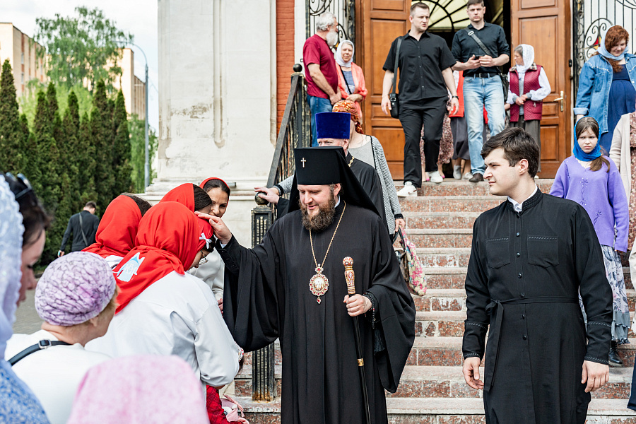 Божественная литургия во Всехсвятском храме города Серпухова